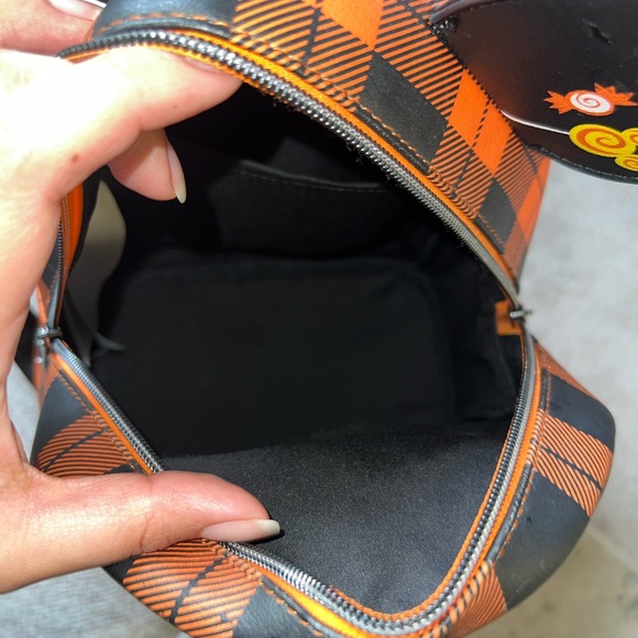 Disney loungefly backpack - Picture 8 of 9